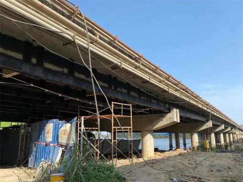 从江桥梁加固施工